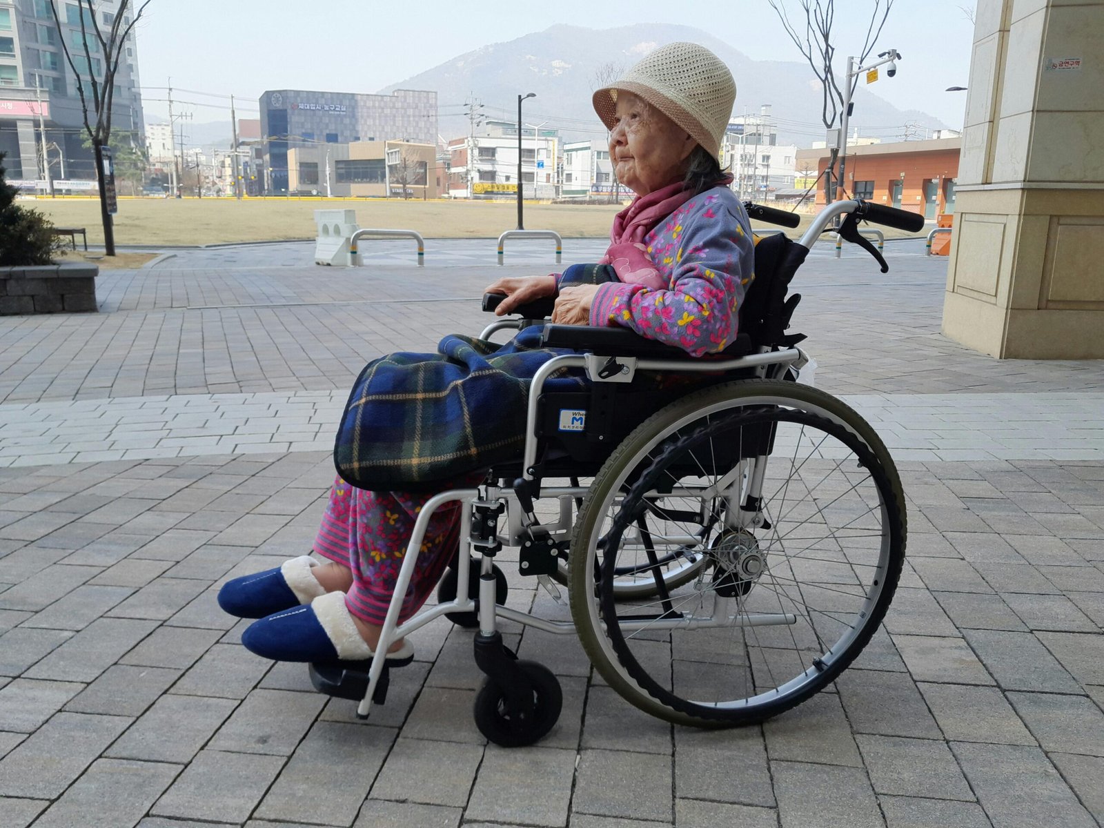 NDIS vs Aged Care in Victoria: What Families in Victoria Need to Know